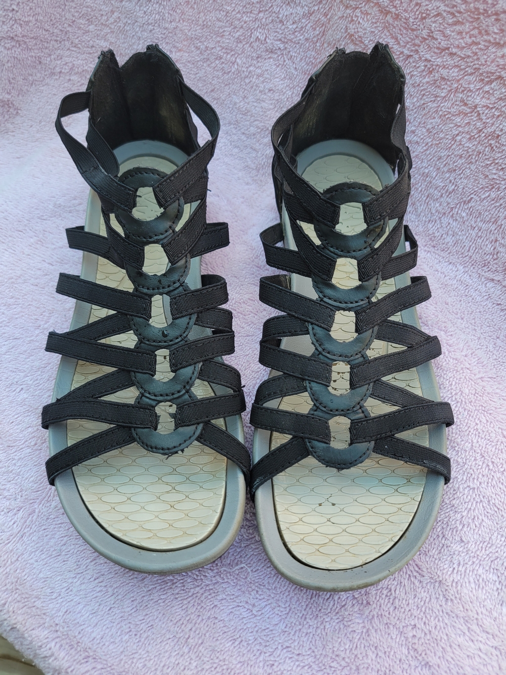Yuu Black Multi-Strap Gladiator Sandals
